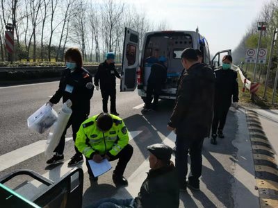 耄耋老人骑车摔倒,&ldquo;盐城好人&rdquo;热心相助